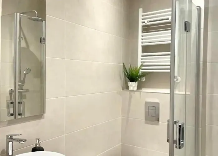 Modern Self Check In Center Μπιλμπάο