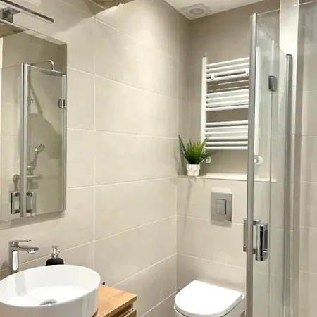 Modern Self Check In Center ビルバオ