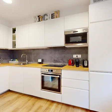 Modern Self Check In Center Apartment *
