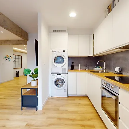 Apartment Modern Self Check In Center *